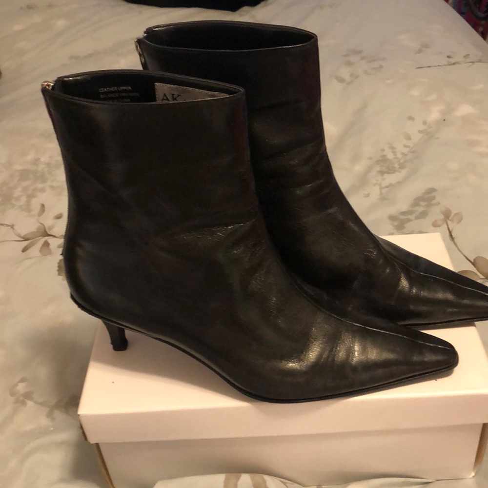 Anne Klein Kitten Heel Point Black Boot 8.5